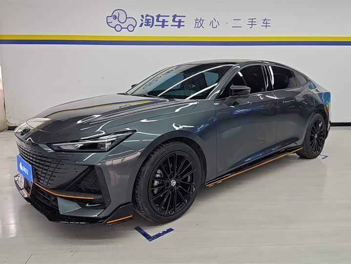 Changan UNI-V 2022 1.5 T — фото 1