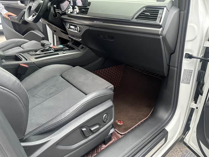 Audi Q5L Sportback 2021 40 TFSI Luxury — фото 27