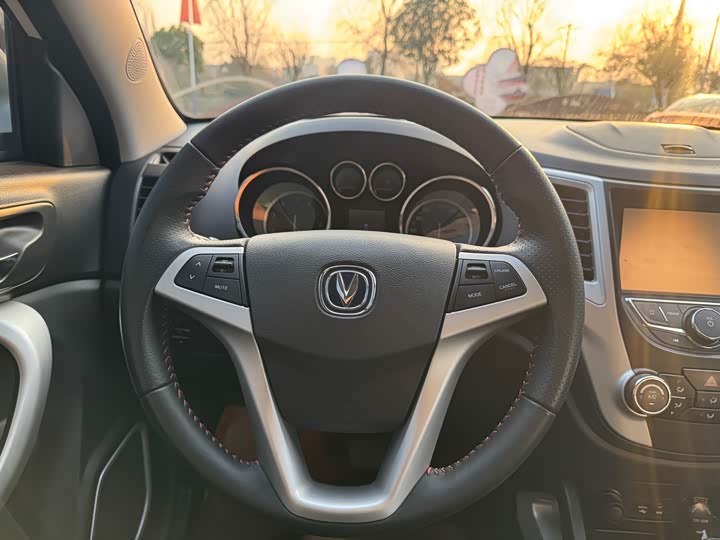 Changan CS35 2016 1.6 L ATLuxury V — фото 16