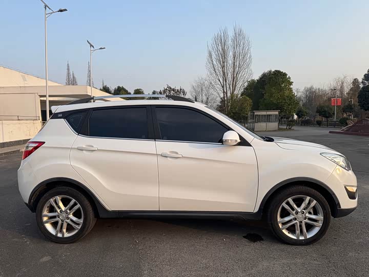 Changan CS35 2016 1.6 L ATLuxury V — фото 8