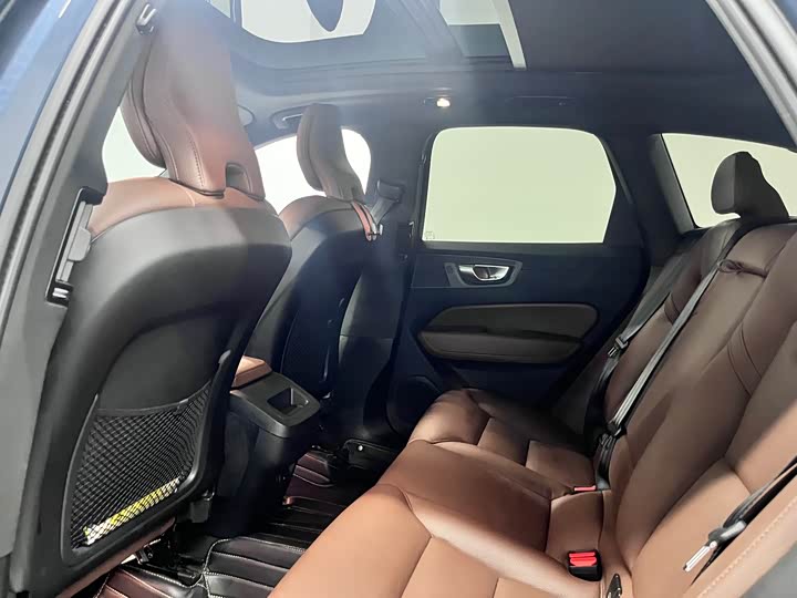 Volvo XC60 2025 B 5 4 WD — фото 11