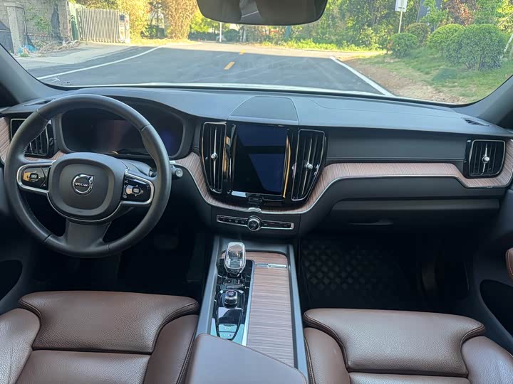 Volvo XC60 2023 B 5 4 WD — фото 6