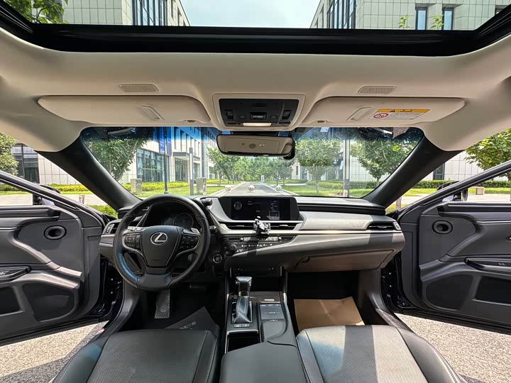 Lexus ES 2020 200 — фото 15