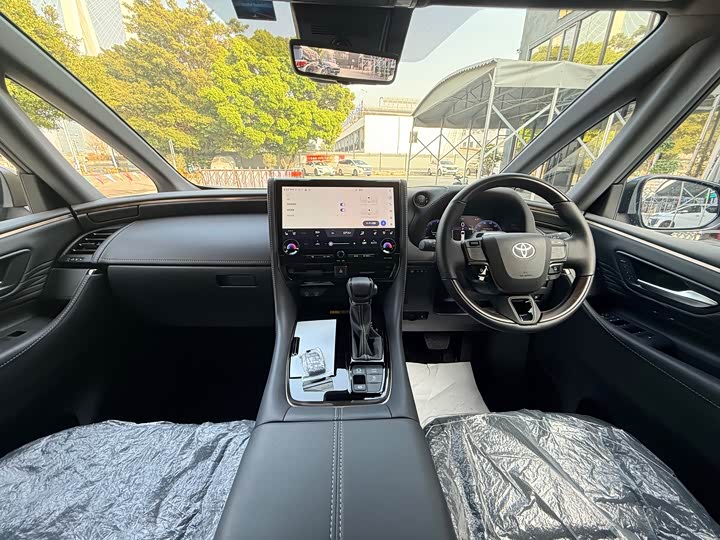 Toyota Alphard — фото 12