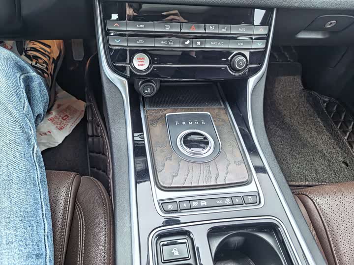 Jaguar XFL 2017 XFL 2.0 T 240 PS — фото 13