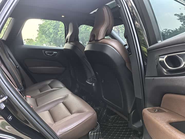 Volvo XC60 2022 B 5 4 WD — фото 13