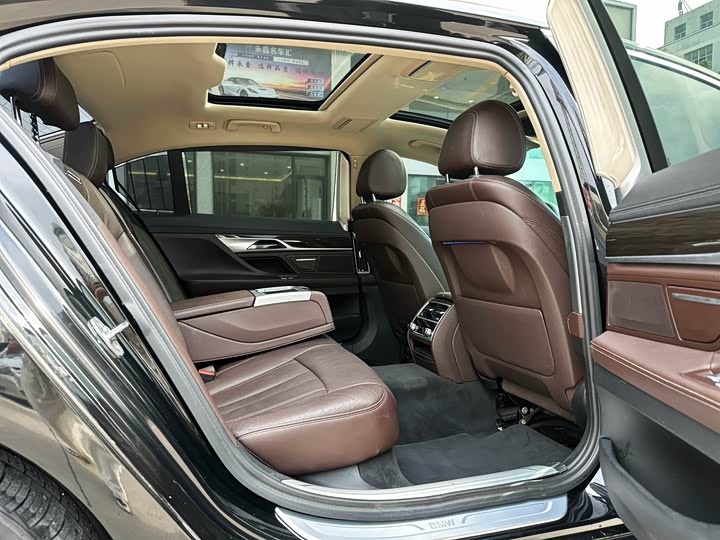 BMW 7 Series 730Li продвинутая — фото 11