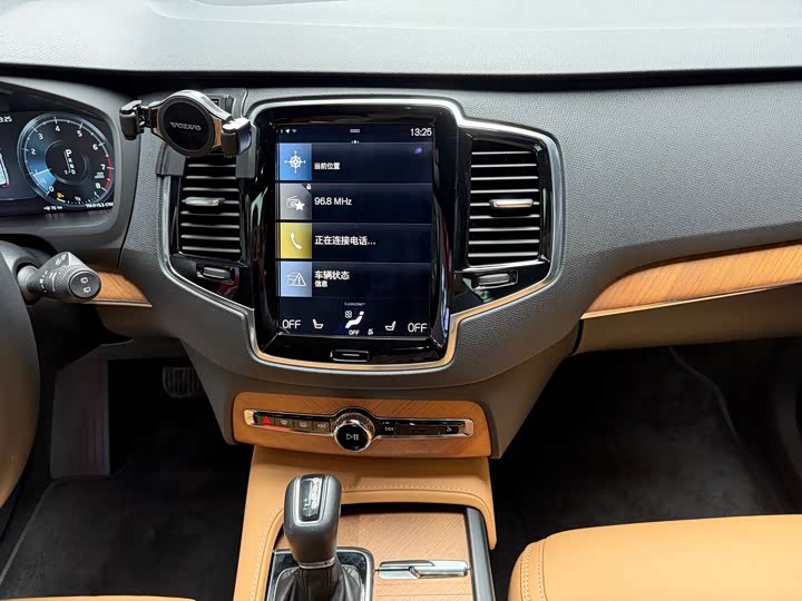 Volvo XC90 2018 T 6 7 — фото 11