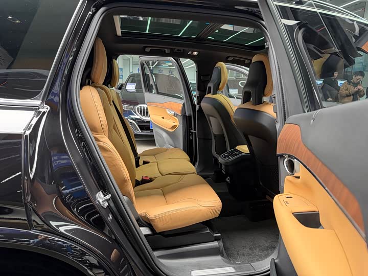 Volvo XC90 2018 T 6 7 — фото 16