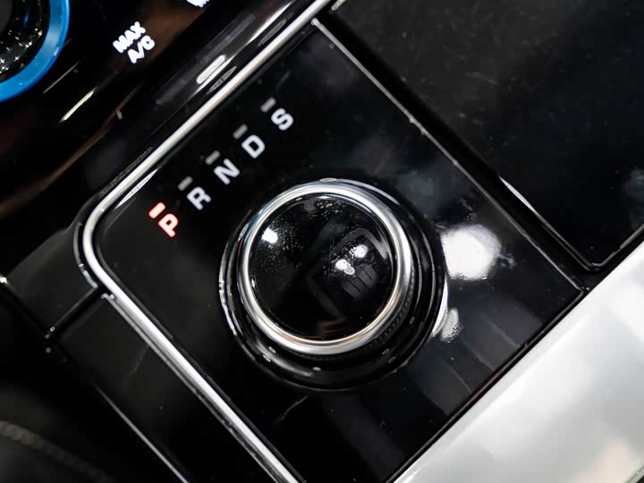 Land Rover Range Rover Velar — фото 14