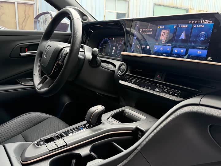 Toyota Sport 2023 2.5 L Sport Cross HEV 2 WD — фото 15