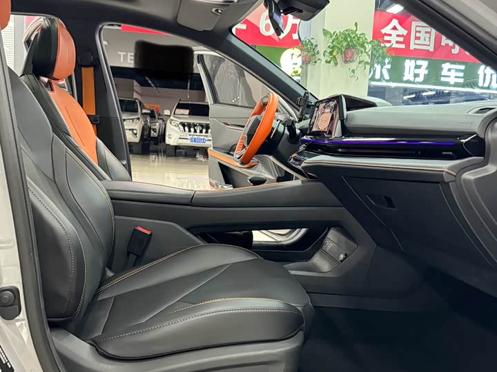 Changan UNI-V 2023 1.5 T Premium — фото 17