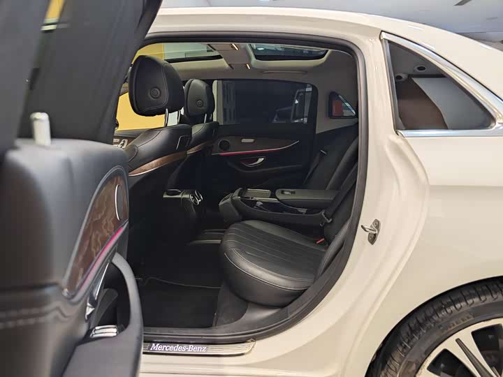 Mercedes-Benz E-Class 2016 E 300 L — фото 23
