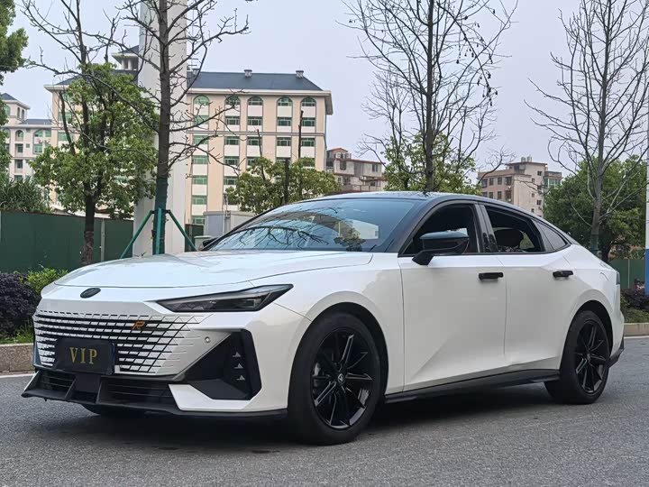 Changan UNI-V 2023 1.5 T — фото 1