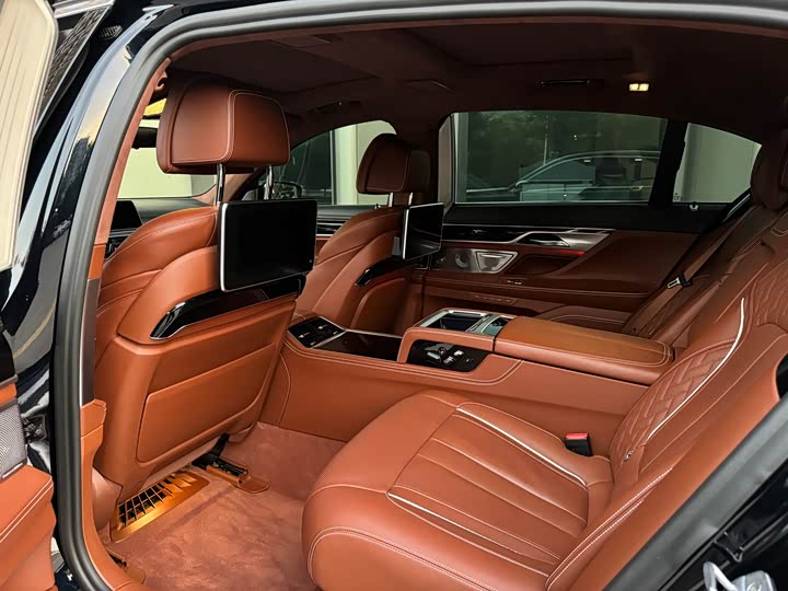BMW 7-Series 2018 750 Li x Drive M — фото 19