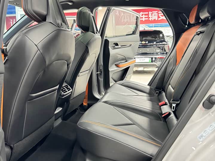 Changan UNI-V 2023 1.5 T Premium — фото 18