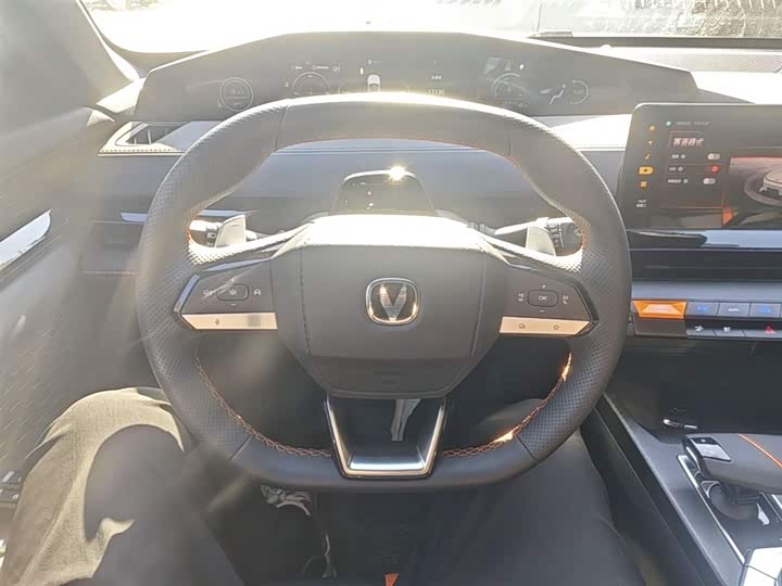 Changan UNI-V 2024 1.5 T Premium — фото 11