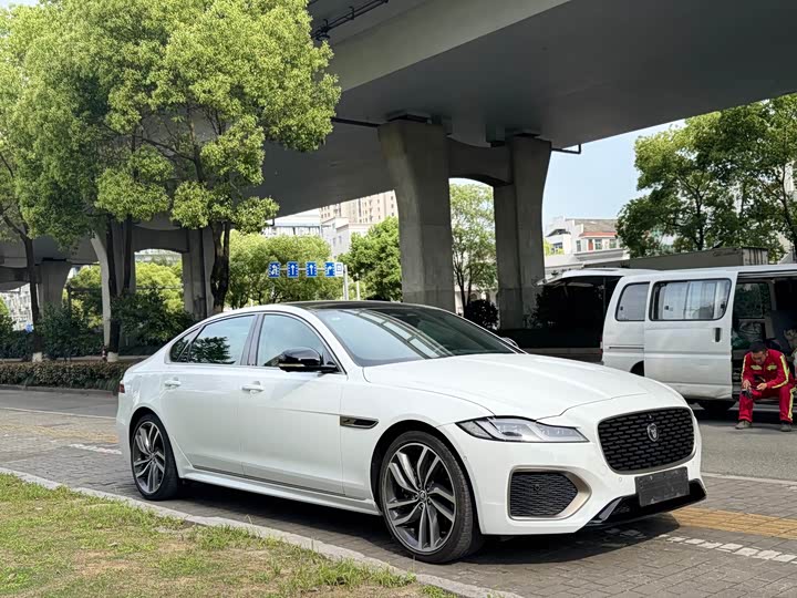 Jaguar XFL 2024 2.0 T P 300 4 WD — фото 3