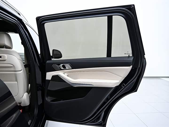 BMW X7 2022 x Drive 40i M — фото 21