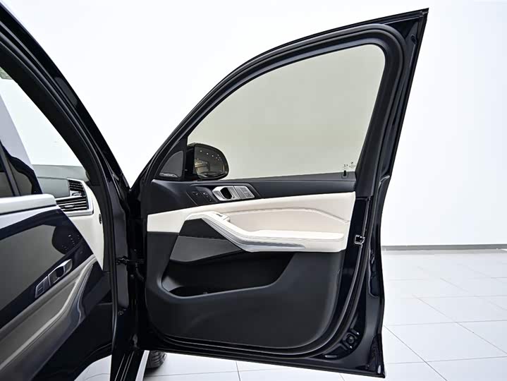 BMW X7 2022 x Drive 40i M — фото 20