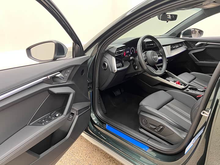 Audi A3 2023 Sportback 35 TFSI Sport — фото 14