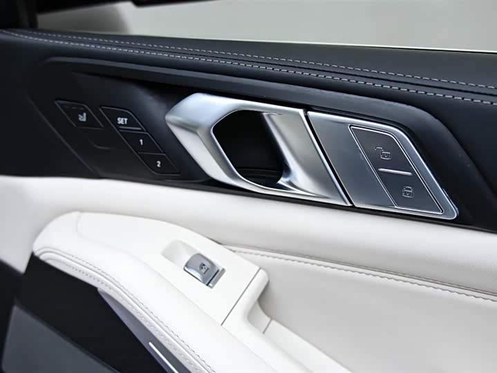 BMW X7 2022 x Drive 40i M — фото 30