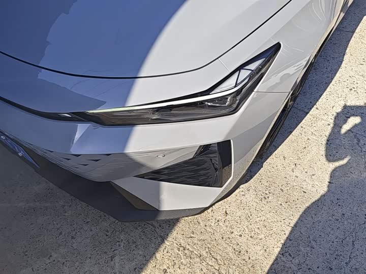Changan UNI-V 2024 1.5 T Premium — фото 24