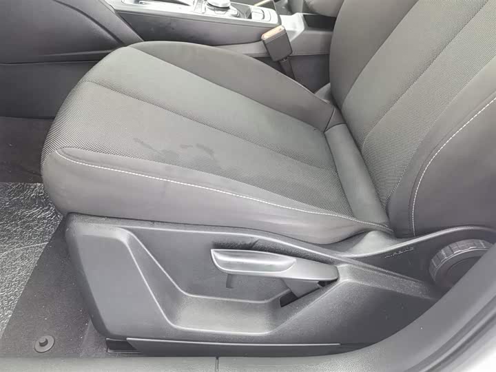 Audi Q2L 2020 35 TFSI — фото 20