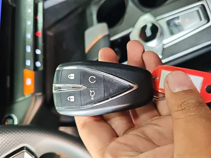 Changan UNI-V 2023 1.5 T Premium — фото 9