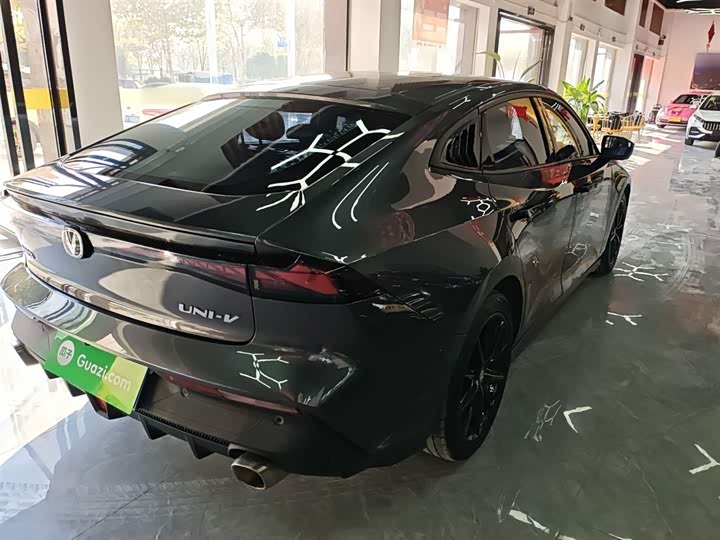 Changan UNI-V 2023 1.5 T Premium — фото 7
