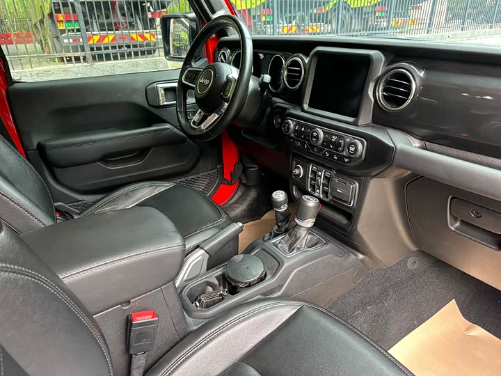 Jeep Wrangler — фото 14