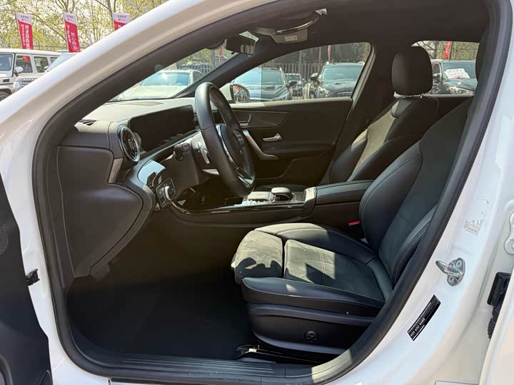 Mercedes-Benz A-Class 2019 A 200 L — фото 10