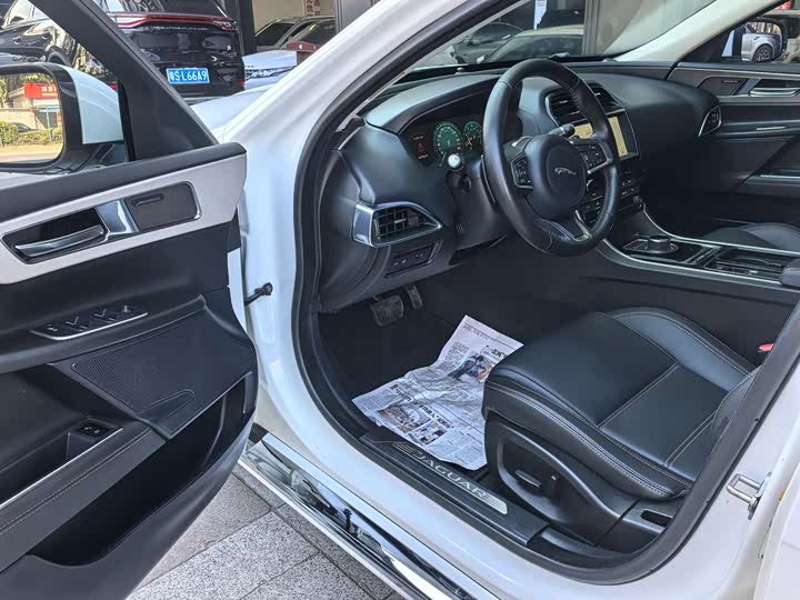 Jaguar XEL 2019 2.0 T 200 PS — фото 13