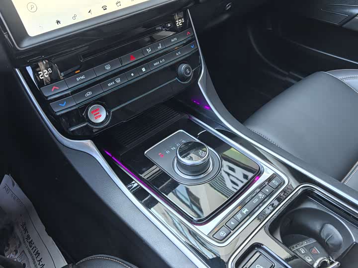 Jaguar XEL 2019 2.0 T 200 PS — фото 18