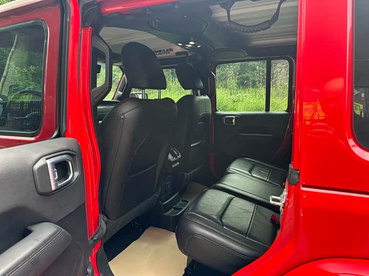 Jeep Wrangler — фото 11
