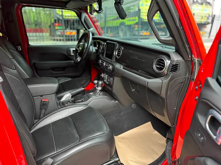 Jeep Wrangler — фото 13