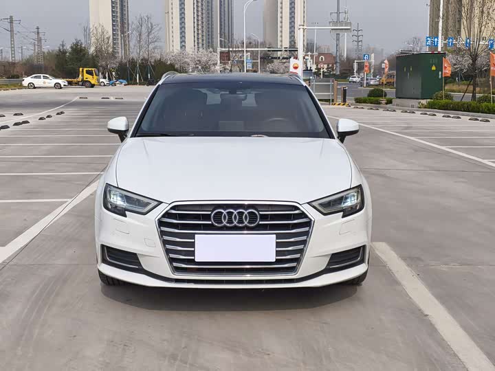 Audi A3 2017 Sportback 40 TFSI — фото 2