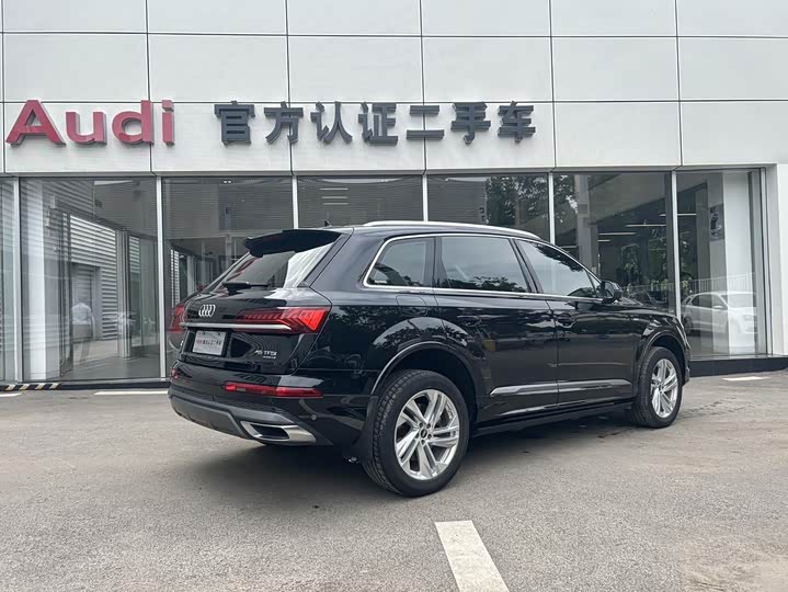 Audi Q7 2023 45 TFSI quattro S line Sport — фото 8