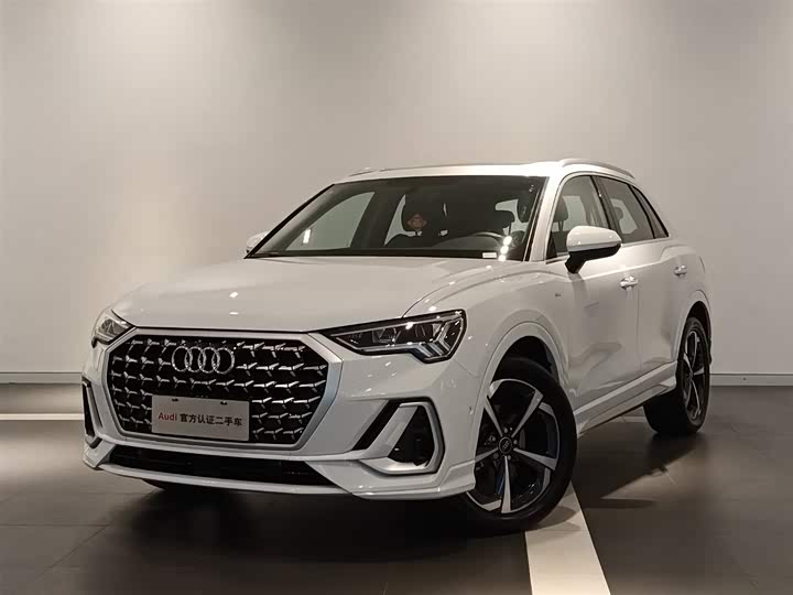 Audi Q3 2024 35 TFSI — фото 1