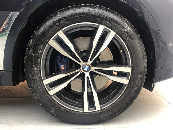 BMW X7 2021 x Drive 40i M — фото 18