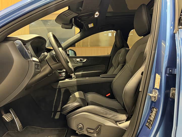 Volvo XC60 2020 T 5 4 WD — фото 9