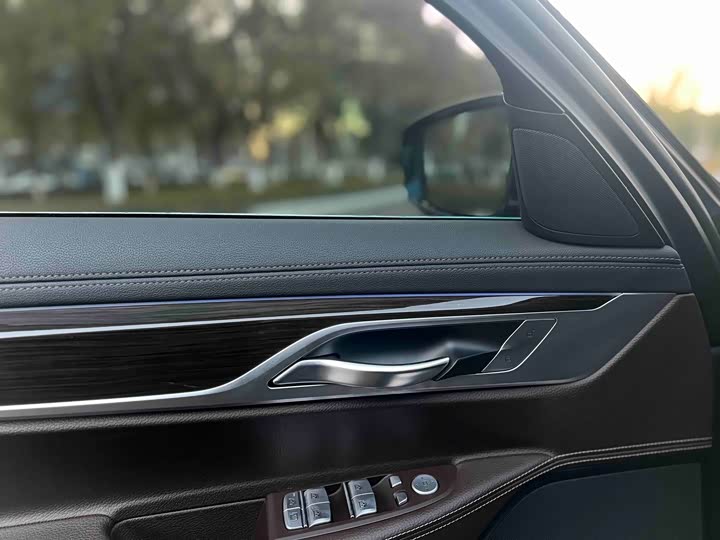 BMW 7 Series 730Li продвинутая — фото 10