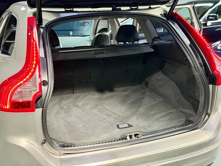 Volvo XC60 2015 T 5 AWD — фото 17