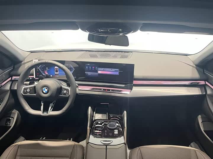BMW 5-Series 2025 530 Li Leading M — фото 7