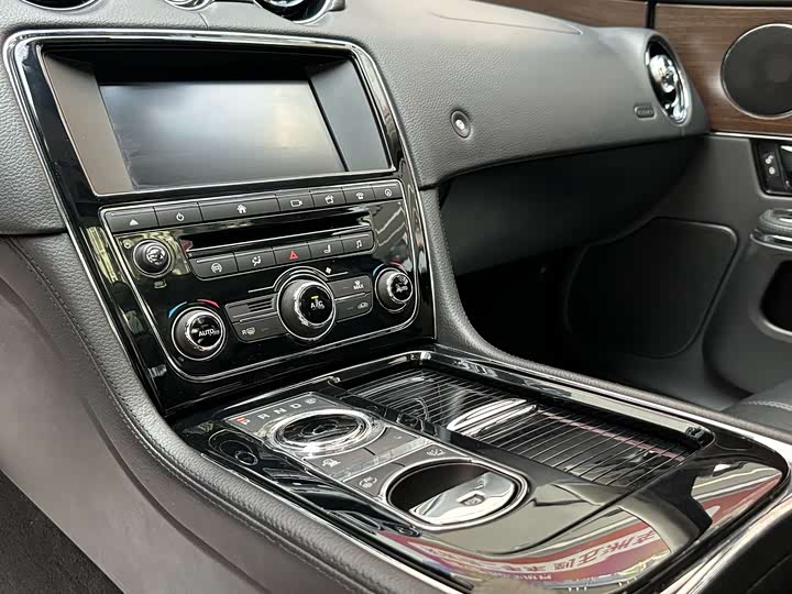 Jaguar XJ 2016 XJL 3.0 SC 2 WD — фото 22
