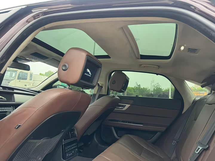 Jaguar XFL 2017 XFL 2.0 T 240 PS — фото 18