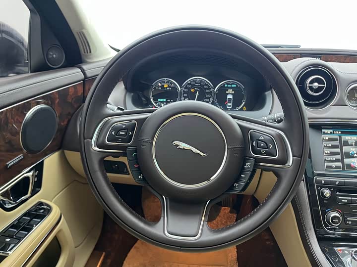 Jaguar XJ 2015 XJL 3.0 SC 2 WD — фото 17