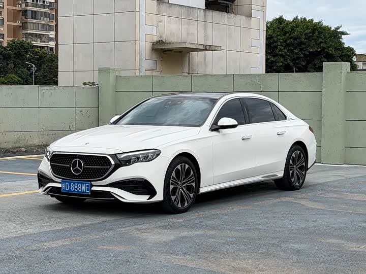 Mercedes-Benz E-Class 2024 E 300 L Sport — фото 3