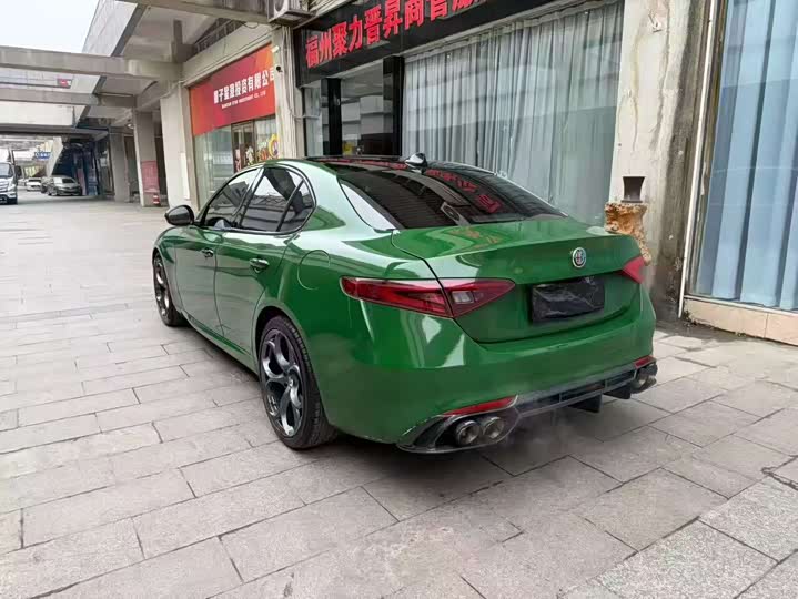 Alfa Romeo Giulia 2018 2.0 T 200 HP — фото 9