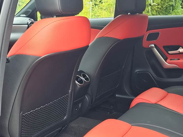 Mercedes-Benz A-Class 2025 AMG A 35 L 4 MATIC — фото 8